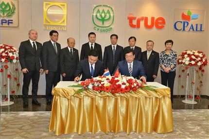 Chen Run’er met with Thai Deputy Prime Minister SomkidJatusripitak and witnessed the signing between HNCA and CP Group，Thai Smile Airways and Nok Airlines